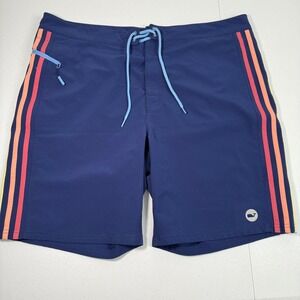 Vineyard Vines Men's Navy Blue‎ Swim Trunks Shorts with Stripe Detail Size 
38